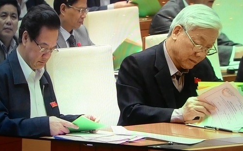 Депутаты вьетнамского парламента вынесли вотум доверия должностным лицам  - ảnh 1